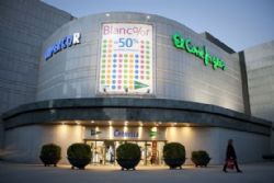 El Corte Inglés takes on Amazon with two-hour online delivery service El Corte Inglés takes on Amazon with two-hour online delivery service