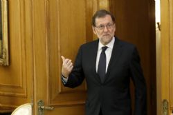 Spains Socialists accuse PM of offering to act as Trumps butler