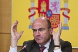 Spain's De Guindos says a Greek 'Yes' would facilitate talks