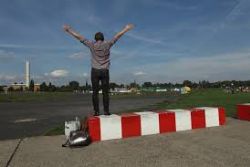 Arrest after man attempts to hail plane on Spanish runway Arrest after man attempts to hail plane on Spanish runway