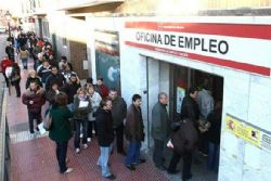 Spain’s unemployment falls by 100,000 in June as tourism season kicks off Spain’s unemployment falls by 100,000 in June as tourism season kicks off