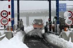 Spanish government under heavy fire over Christmas freeway chaos Spanish government under heavy fire over Christmas freeway chaos