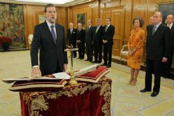 Rajoy holds first cabinet meeting