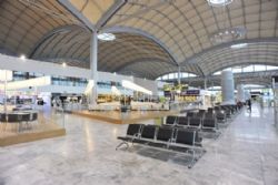 Eight out of Eleven domestic flights at Alicante with budget airlines