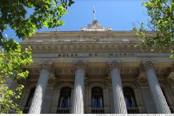 Spain hopes to lure foreign firms to bank sector