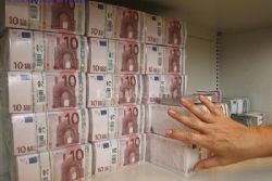 Euro hits 23-month low on Spain woes Euro hits 23-month low on Spain woes