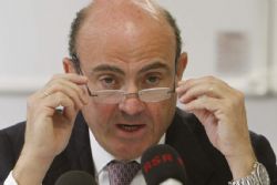 Spain's de Guindos meets with investors