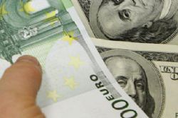 Euro falls against dollar after Spain bond auction Euro falls against dollar after Spain bond auction