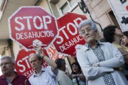 Spaniards call for change in mortgage law