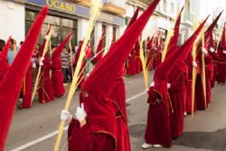 Spain's holy parades thrive despite falling faith